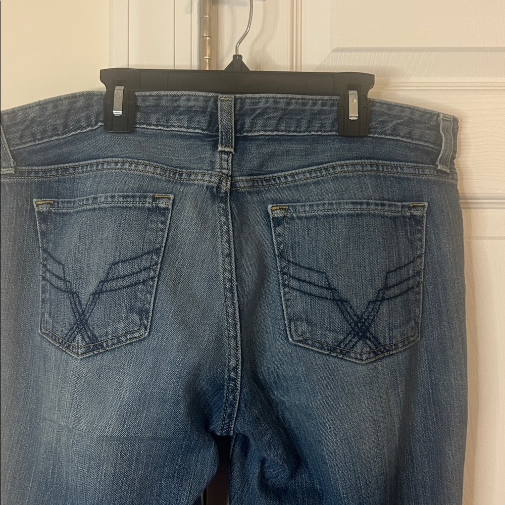 GAP Women's Classic Straight Leg Blue Jeans - Picture 4 of 4